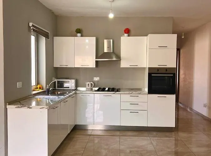 New Breeze Apartament St Paul's Bay