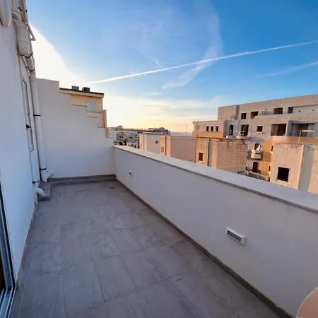 New Breeze Apartman *