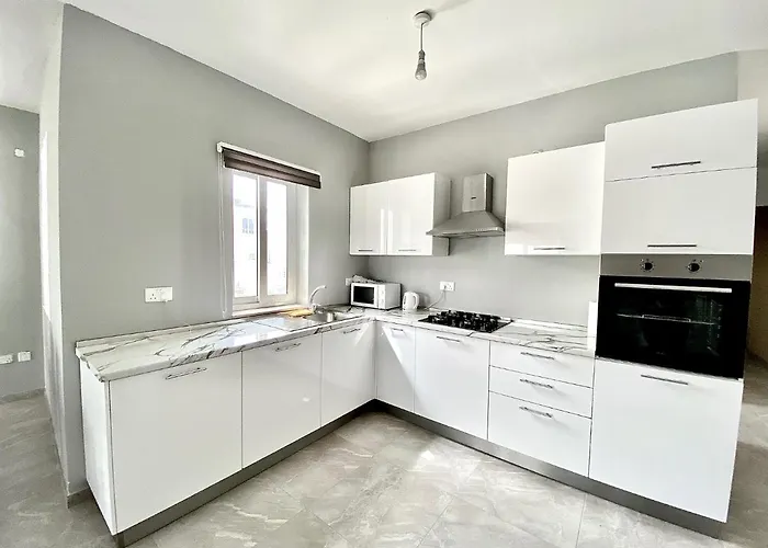 New Breeze Apartment *