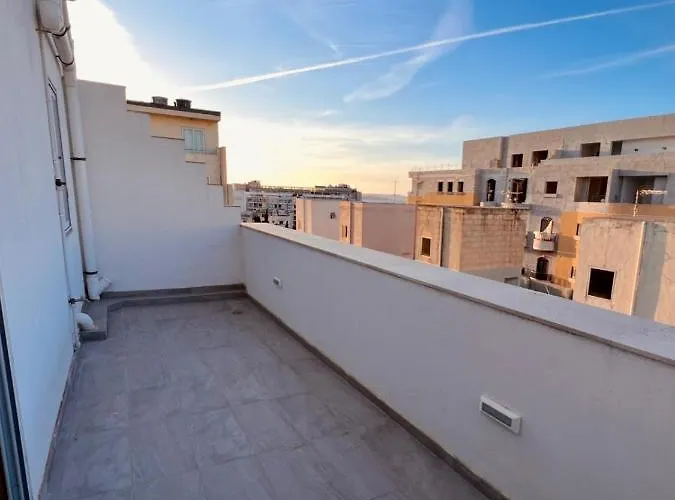 New Breeze Apartment *